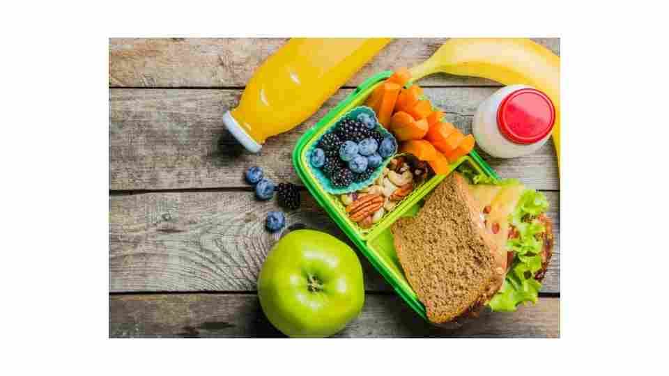 how to include more fruits and vegetables in your diet, Dried fruit snacks, lunch box, meatless Mondays